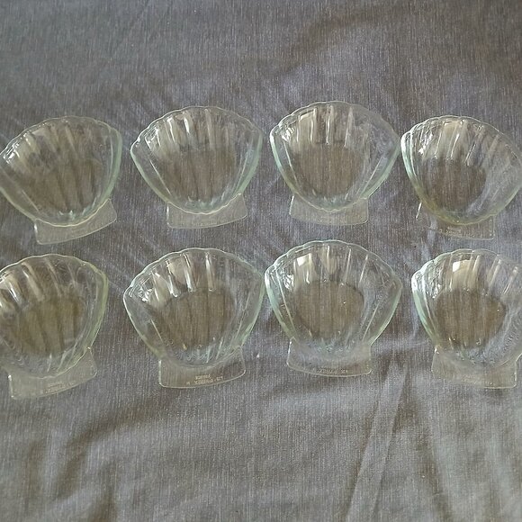 Vintage Pyrex Clear Scallop St Jacques Dishes x 8  New - Picture 1 of 2